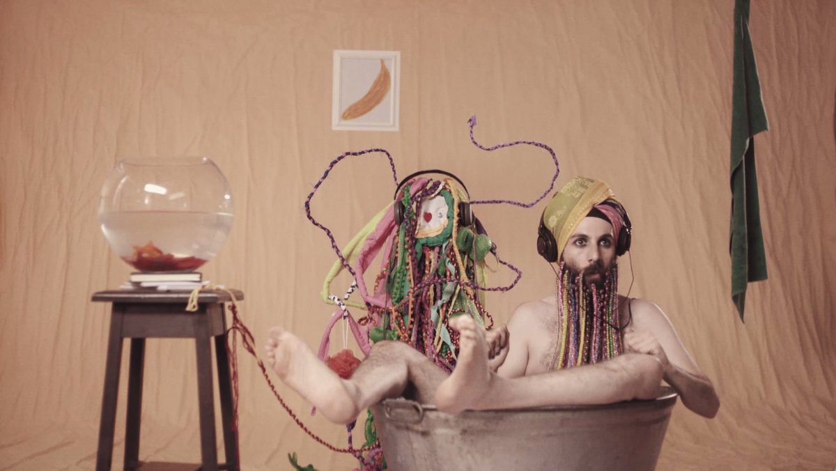 Gangs of Ballet's new video is a vivacious one that revels in its own peculiarity.
texxandthecity.com/2016/09/gangs-…