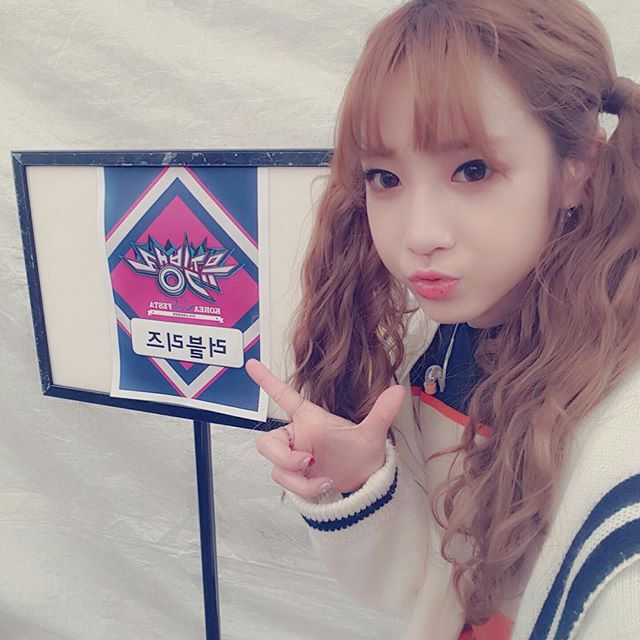 [#지애] 러블이들 잘지내고있는지요!
오랜만에 러블이들 볼려구 꽃단장 좀했는데..>_<♡러브리들도 우리 보고싶지? 그럼 생방송 뮤직뱅크 본방사수하기 약속♥
instagram.com/p/BK-TSr9jqRo/…