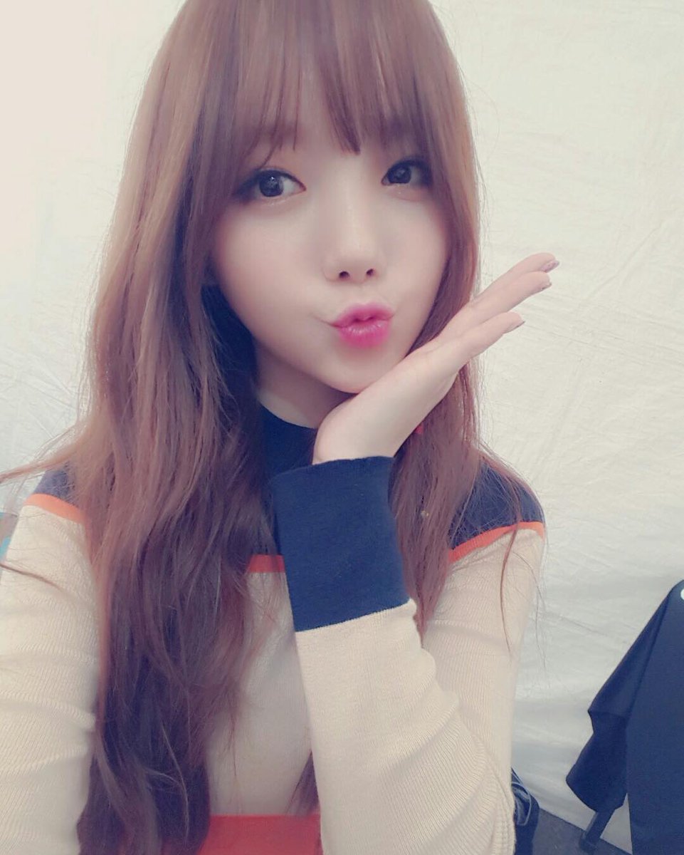 [#케이] 울 러블리너스들♡♡♡ 올만에 꽃케이가 왔어용>< 오늘 바람도 시원하니 기분도 좋네용!!! 올만에 러블리즈가 뮤뱅에 나온답니다!!! 본방사수 약쏘옥~♡
instagram.com/p/BK-TXqHjGt9/…