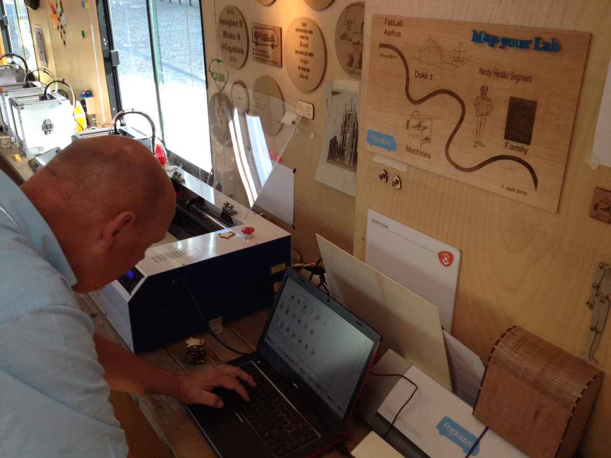 Scratch2015AMS's tweet photo. Had a great time at @FryskLab in BXL, too bad we didn't had budget to let them participate in #Scratch2015AMS
Maybe part of #scratch2017fest https://t.co/fqpOoYSg4J