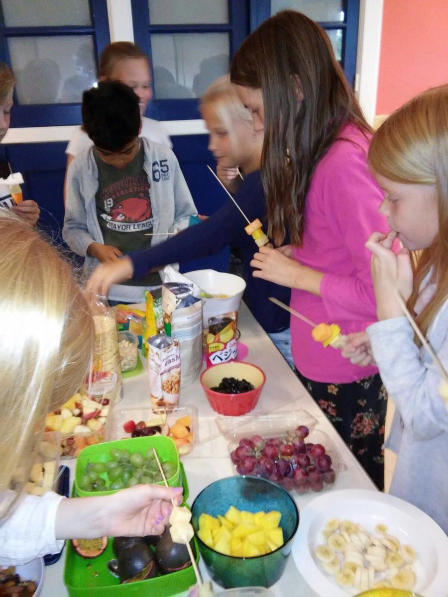 Heerlijke gezonde hapjes; project "De gezonde hap" in groep 6, 7 en 8 van De Vosseburcht