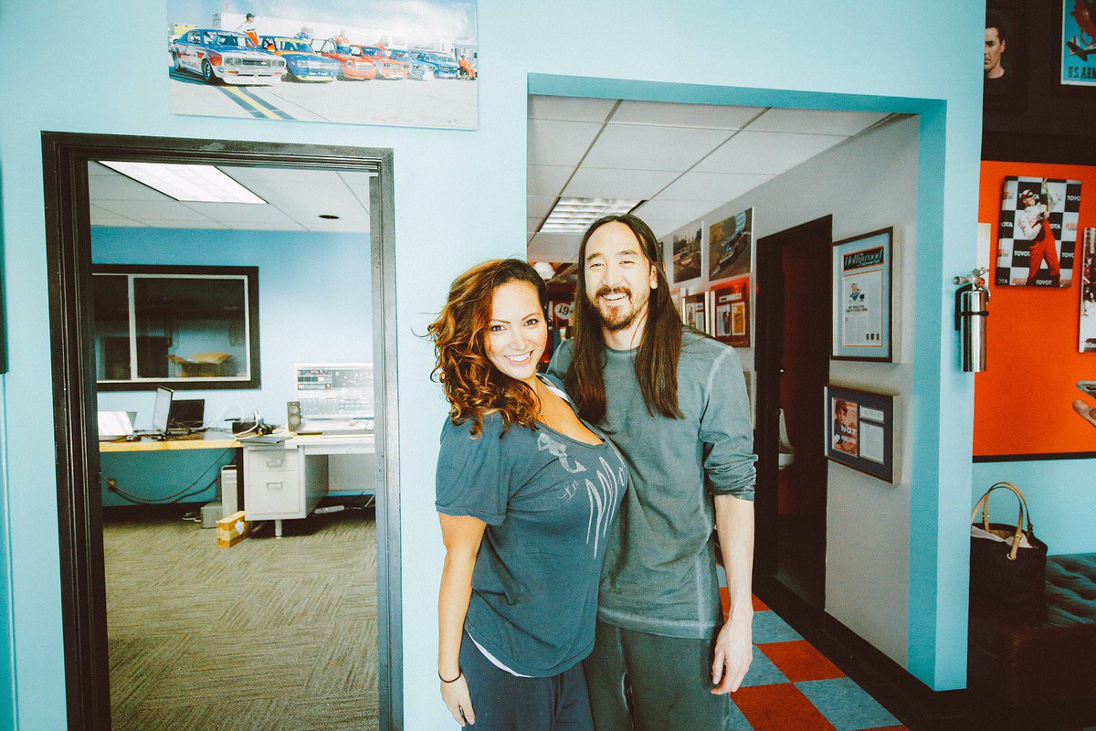 gina grad on Twitter: "Such a pleasure meeting the great @steveaoki on...