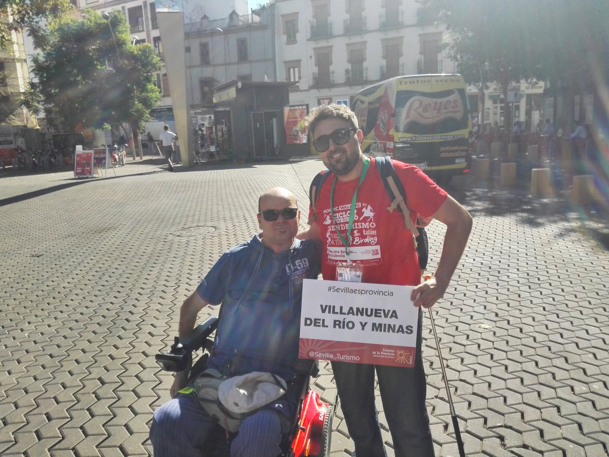 Yulian_Moreno's tweet photo. Turista de tarragona Reus en alameda de Hércules visitando #Sevillaesprovincia @Sevilla_Turismo https://t.co/ZwJZd9nsL0