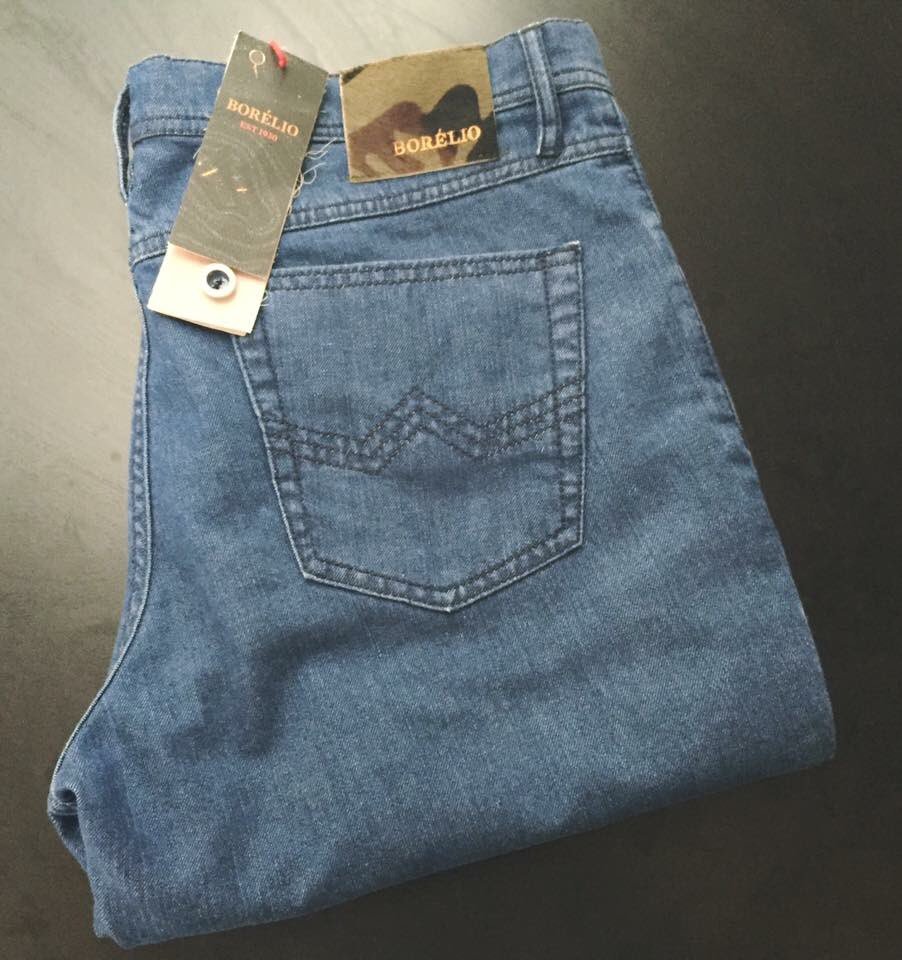 Voor een klant een spijkerbroek op maat gemaakt,..erg fraai geworden. Stretch kwaliteit voor het comfort en een stoere camouflage patch