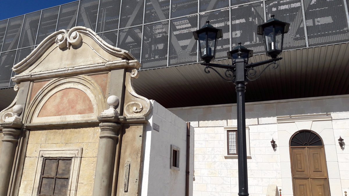FieraMilanoSpa's tweet photo. #quelleVolte in cui una fiera ti sorprende anche per la bellezza degli spazi: allestimento esterno #MilanoUnica https://t.co/6H2Gev2QDH