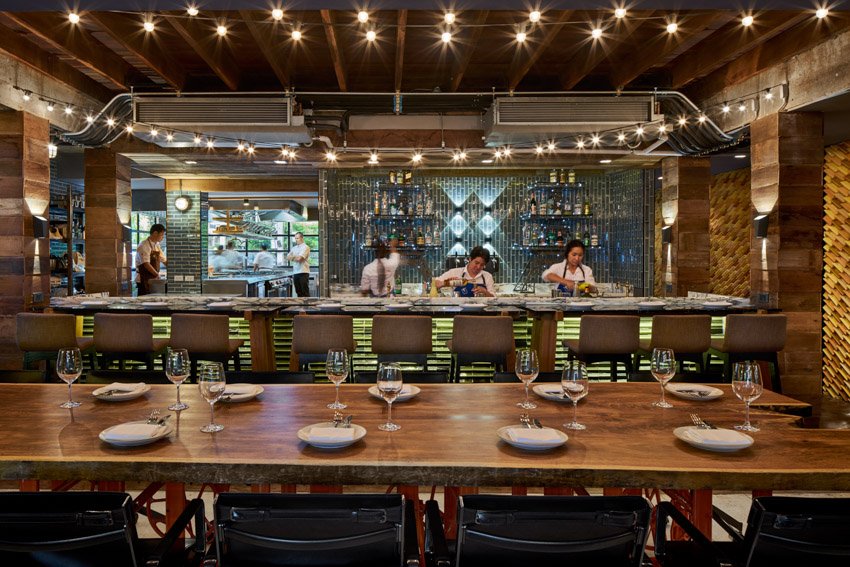 Happy Friday all! Join us after work and unwind with a night full of fun, food and wine! At Freebird, we're always ready to welcome you :)