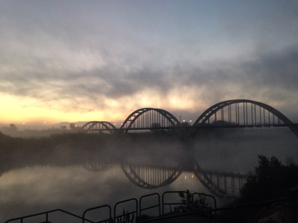 El riu desperta esperant als assitents a #coworkingDay2016 a Móra d'Ebre.....<a href="/cowocatrural/">Cowocat_Rural</a> <a href="/cowocat/">Cowocat</a> <a href="/ricardfaura/">Ricard Faura Homedes</a>