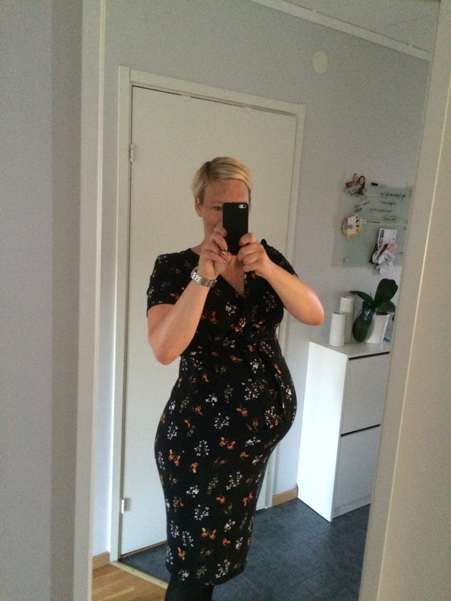 AHrte's tweet photo. Konferensens yngsta (?) deltagare tar en morgonselfie ser fram emot dag 2. Och år 2026.  #afkLinkoping16 https://t.co/CnRUIm2bFk