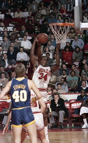 BullsHistory's tweet photo. The rookie season for @CharlesOakley34 went from bench warmer to all-rookie selection by seasons end.
#NB86 https://t.co/knk694B8yX