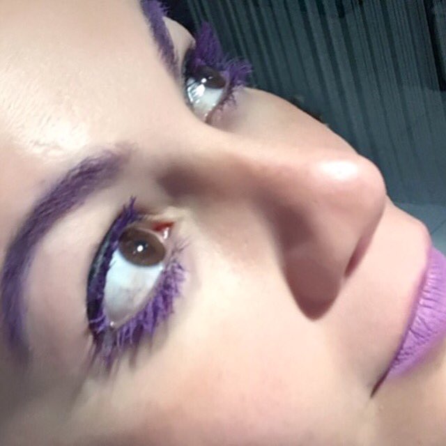 bianca_pescador's tweet photo. #purplefriday #funday #makeup #beautyblogger #purplelashes #purplebrows Yo en pestaรฑas, cejas y labios morados ๐
๐๐ ยกAmรฉ! Todo de #KryolaneMX https://t.co/8zsFkXUDyb