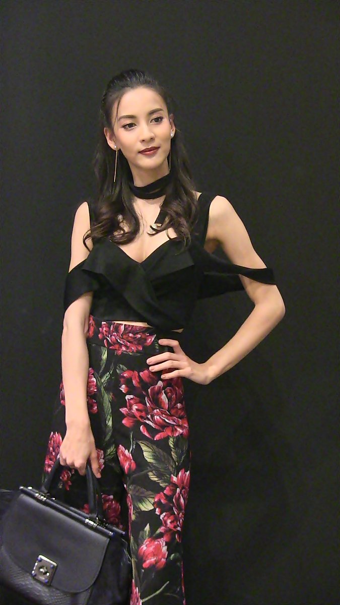 Megreen_G's tweet photo. กรีน ร่วมงาน Fall / Winter 2016 Collection "Shanghai Illusion" #weebrand #greenausadaporn #greenausadapornfanclub #shanghaiillusion #DDwork https://t.co/z4O2NDVP2S