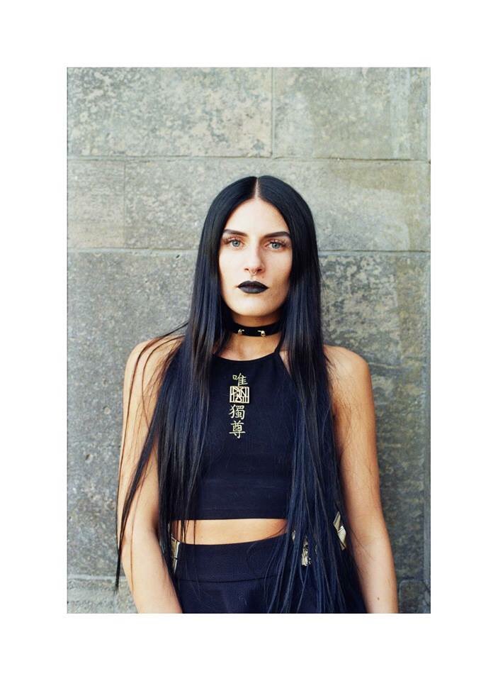💀Goth Mum🔪 @lisminette wearing
🐉Ego High Halter🐉
🐉Imperial Skater Skirt 🐉
💀Skull pierced choker💀
Shop link in bio 🔥