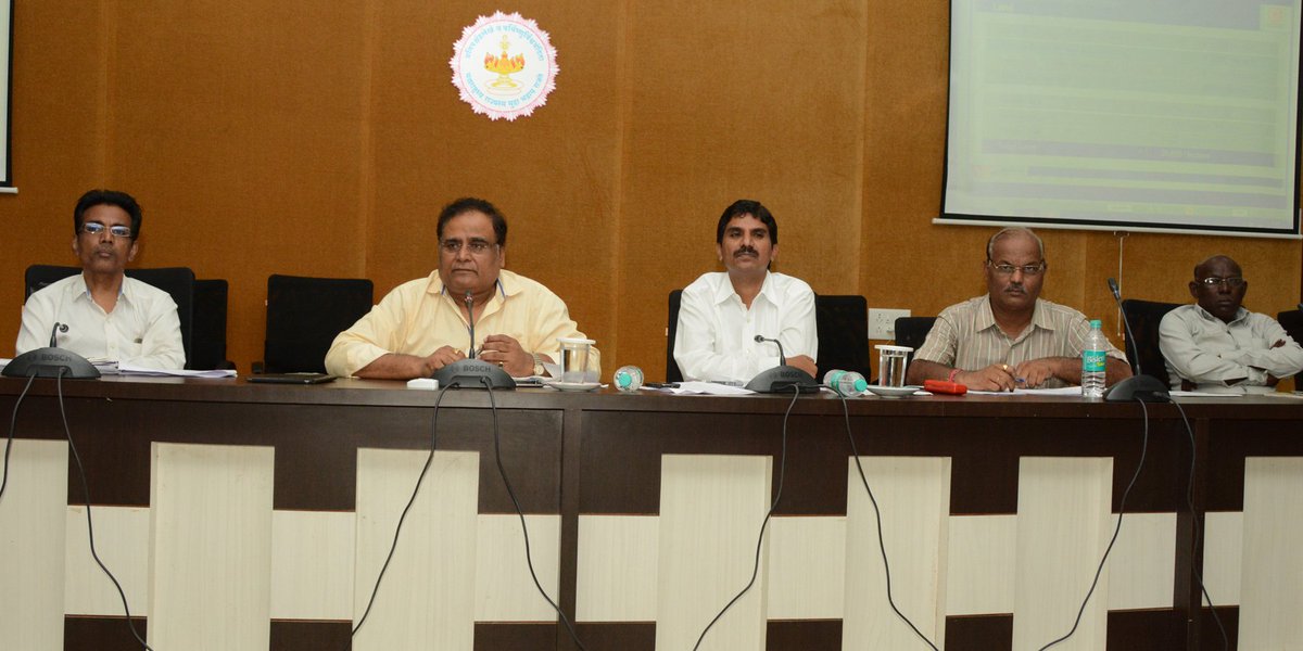 Collectorbuld's tweet photo. meeting on Nagpur-Mumbai mega express highway land acquisition. https://t.co/45yWzsBTlA