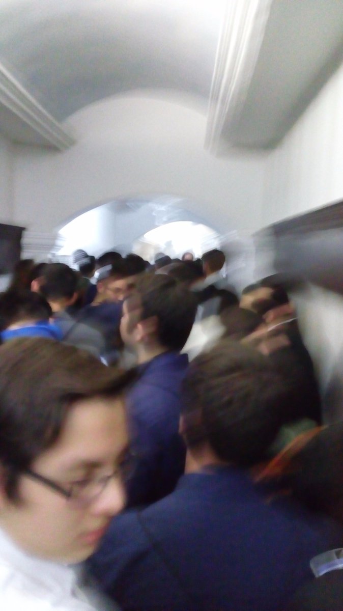 Israel_GIGB's tweet photo. Viviendo #CongresoIDEA16 con la DIT en #SerDIT #DITUDEM #ITCUDEM @udem @Ingenieria_UDEM Día 1, la fila para comer 😱😱😱😱 https://t.co/7fDNLNN47j