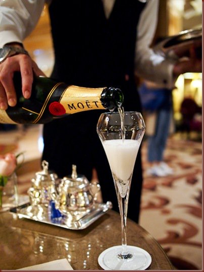 finestorero's tweet photo. #friday #weekend #finestore #bestprices #champagne #moet #drink #fun #friends #goodvibes #relax

https://t.co/EifQd8h2fy https://t.co/sSEGjKj5Lc