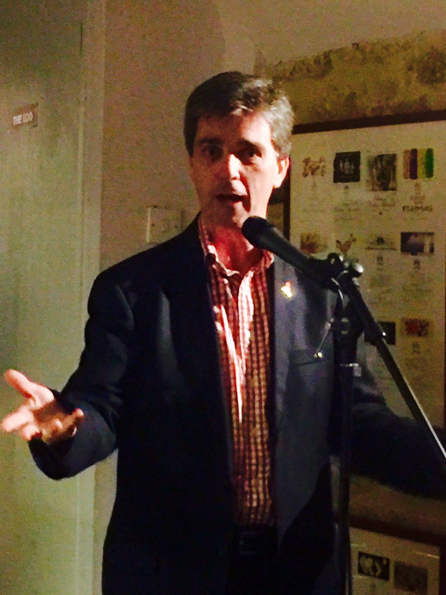 queenbeedeborah's tweet photo. @wetzebramedia  #bookslam fun! #crossroadangels Andy Isaac from the heart💞 https://t.co/pa4z6EjZDN