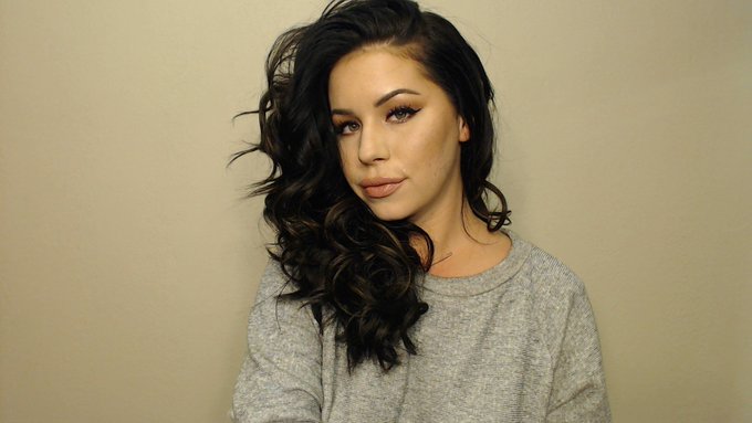 my hair takes an hour or so to curl. leeee sighhhee and it is naturally wavy lolll https://t.co/x9G9<a href="/tag/lightglare"class="tags"><span>#lightglare</span></a>