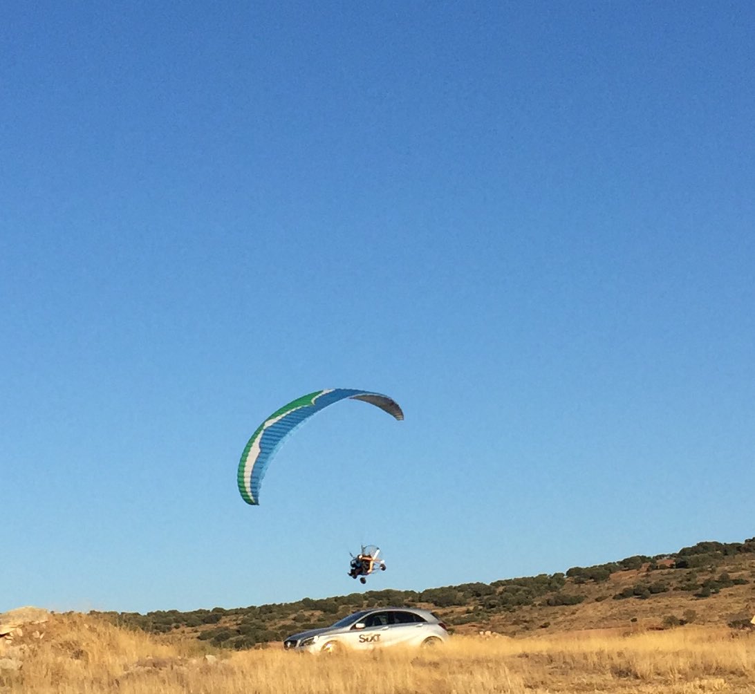 pjmelian's tweet photo. Increíble vuelo sobre el campo de la #RiojaBaja acompañados de @sixtespana . En #LaRioaApetece todo se puede 😍👌 https://t.co/UJVHEqwJiW