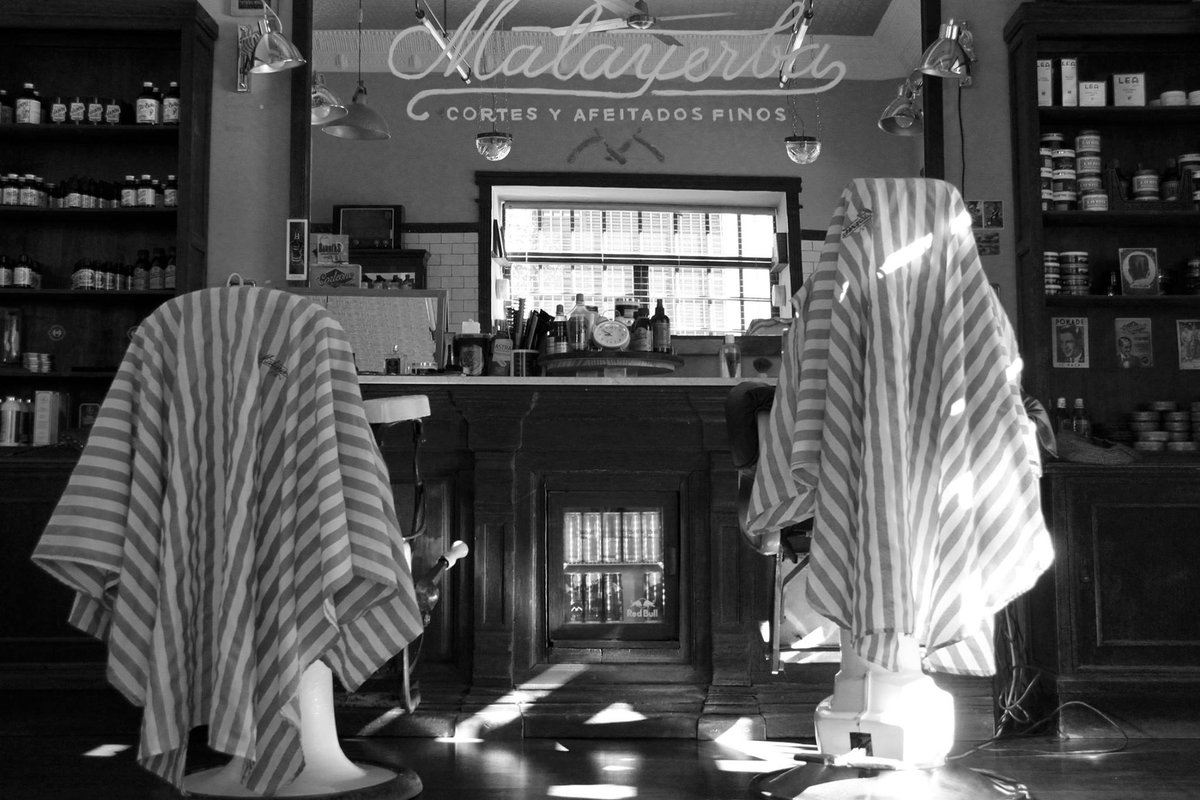 No te olvides: a partir de mañana Pepe y Edu atienden sin cita. Roberto, Luis, Fran y Marcel como siempre con cita. #barberia #malayerba