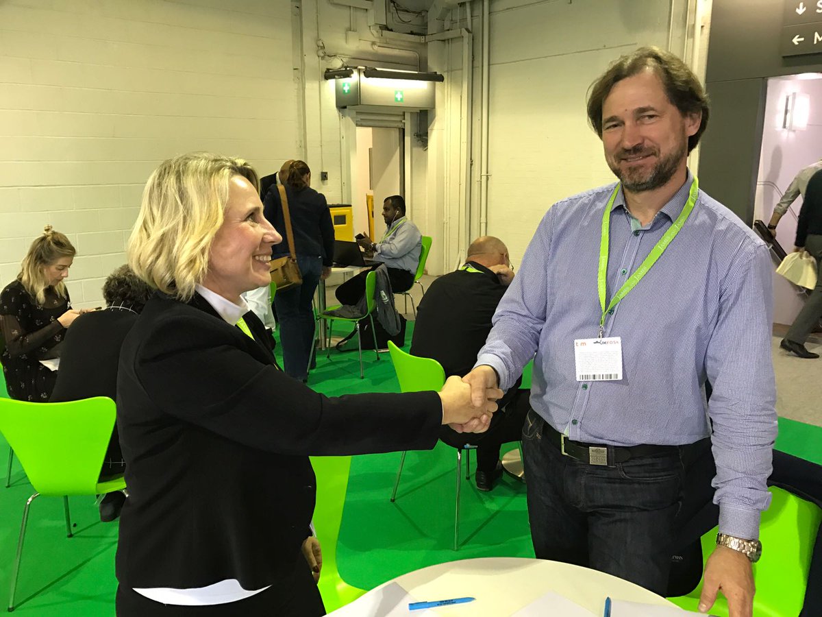 Meditec_'s tweet photo. Technology for Marketing izstādē, @Meditec_ parakstīja līgumu ar AnaZana! Drīzumā gaidiet jaunumus! https://t.co/41sKt7IQkT