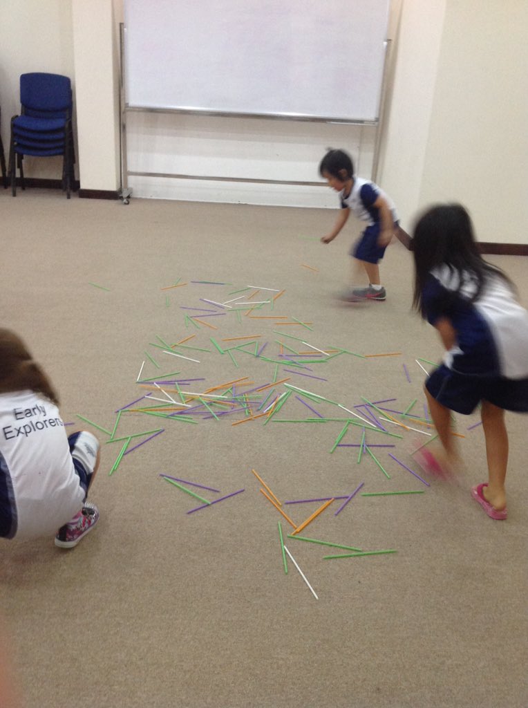 laura_comerford's tweet photo. so much fun with EE4's PE this week...only using STRAWS...#engaged #energised #mathsintegration.#wouldnotstop https://t.co/OxJRIX9Xsx