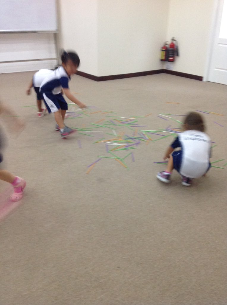 laura_comerford's tweet photo. so much fun with EE4's PE this week...only using STRAWS...#engaged #energised #mathsintegration.#wouldnotstop https://t.co/OxJRIX9Xsx