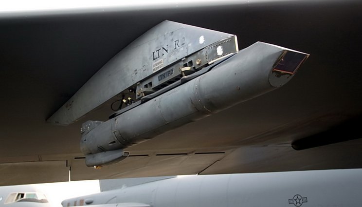 Defence24pl's tweet photo. Eurofightery z zasobnikami celowniczymi #SniperATP | @Defence24pl #EurofighterTyphoon @LockheedMartin #Sniper https://t.co/R7a1ZCJEYE https://t.co/ucYBPVLPd9