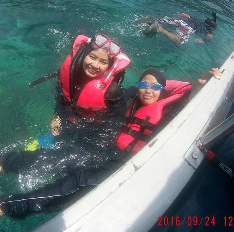 MiaAmeera91's tweet photo. Snorkeling ☺️
Terbako muka hakak, tp bestt sgt !
#trhrowback #sweetmoment #tioman #friends #snorkeling https://t.co/ZhomLETa3h