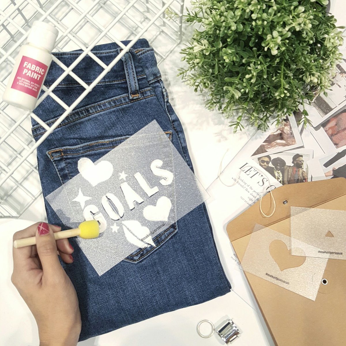 <TOPSHOP>Make your mark! Get an exclusive Customisation Kit* with any jeans purchase! Till 9Oct. While stocks last.