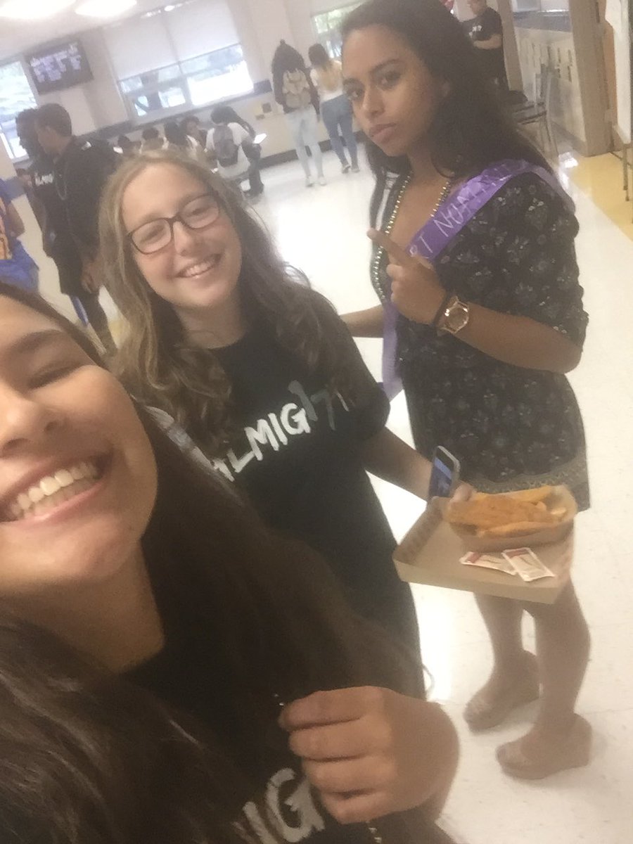 toricapllonch6's tweet photo. #lancerspirit17 https://t.co/2Qy8QmUKHD