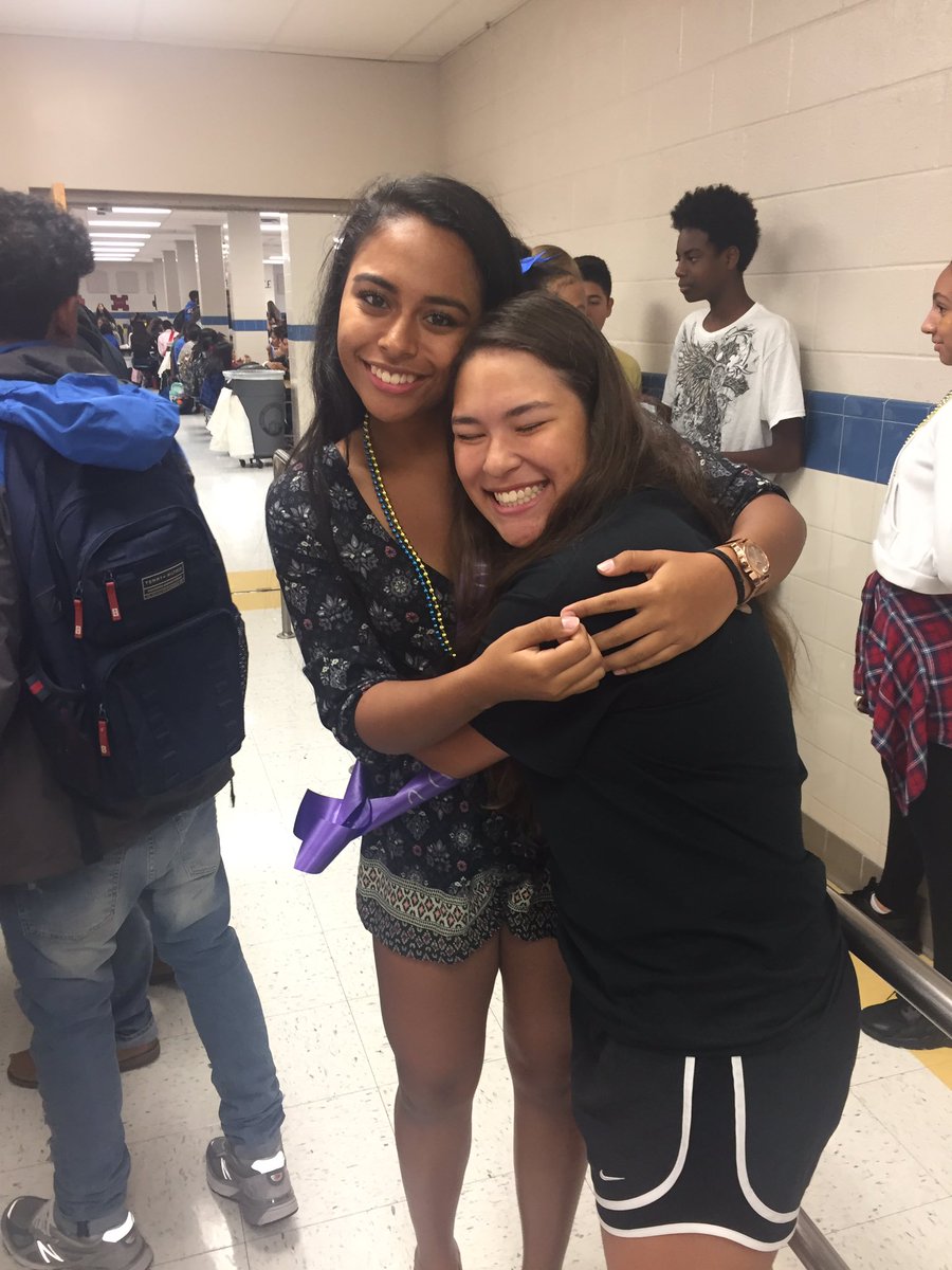 toricapllonch6's tweet photo. #lancerspirit17 https://t.co/2Qy8QmUKHD