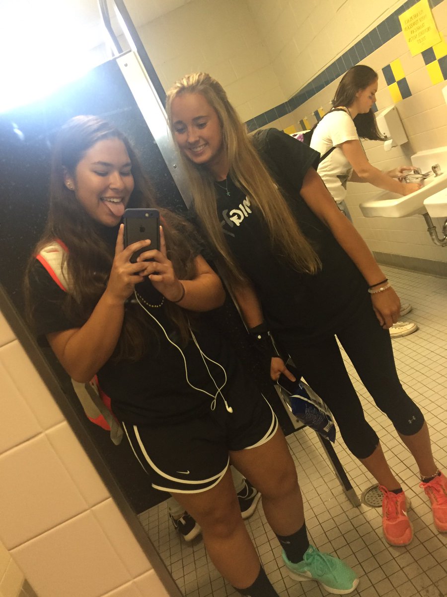 toricapllonch6's tweet photo. #lancerspirit17 https://t.co/2Qy8QmUKHD