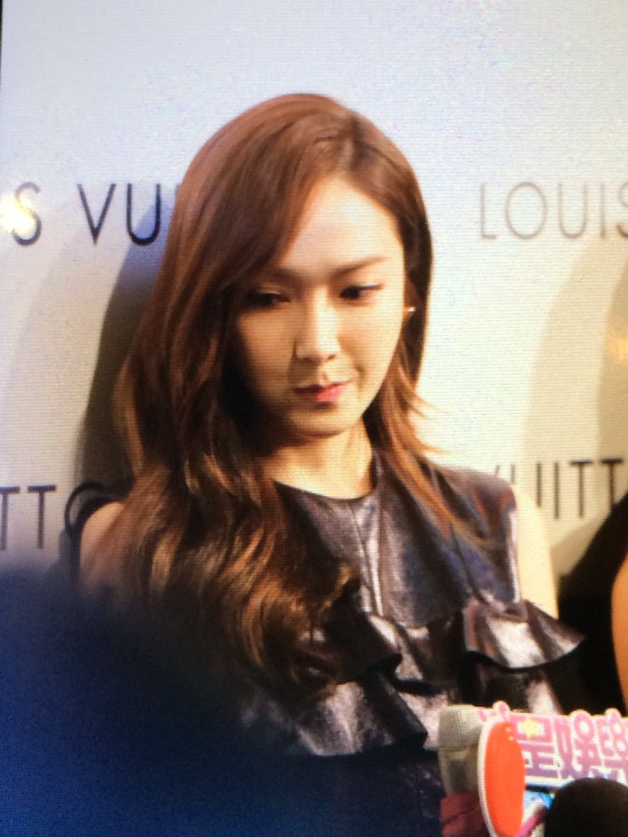 [PIC][29-09-2016]Jessica khởi hành đi Đài Bắc để tham dự sự kiện khai trương chi nhánh mới của thương hiệu "LOUIS VUITTON" vào chiều nay Ctm0yIYVMAEg7ef