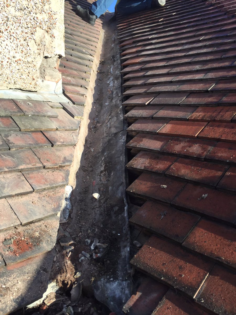 ChildwallRoof's tweet photo. New Code 4 Lead valley before, during and after pics see below https://t.co/ovcI8Qc1Mw