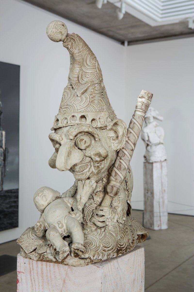 _art_on_sea's tweet photo. This ghostly & sinister Mr Punch (2012) nods to the faded British Empire & memories of Victorian holidays - #HarveyInselaffe closes 16 Oct! https://t.co/qr889wEPV4
