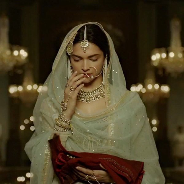 BuzzingTracks's tweet photo. #BuzzingNew pp @deepikapadukone to play Emperor #Ashoka’s daughter in a #Tamilfilm https://t.co/AJQaUwUIZg
