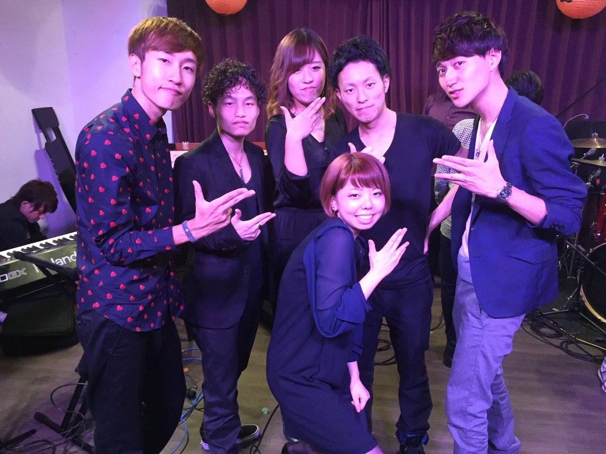 DirectionsNwe's tweet photo. ニューディレ企画。

+関西に刺す一筋の光(ジャスティス)たち+

���日、無事に終演しました！

出演していただいた方々、お店の方々、そしてなによりお越しくださった皆々様、本当にありがとうございました!!!

※宜しければ昨日の写真(ジャスティス)等送っていただけたら嬉しいです！ https://t.co/mfR1phppQB