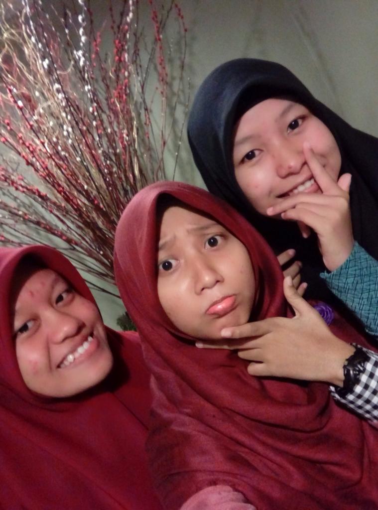 hafsoh1106's tweet photo. Last memories went to KCC!! Nia/gw/pacarnya mantan :v https://t.co/yPByvUgkVW