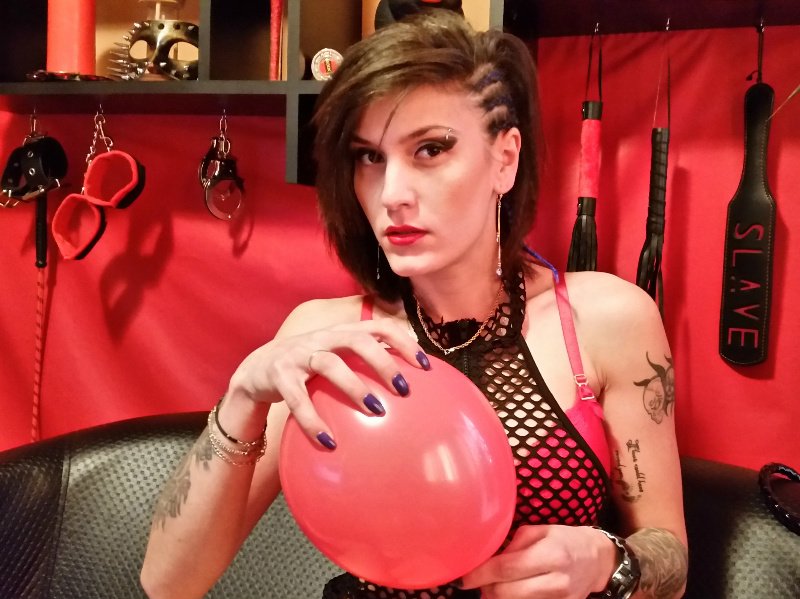 EvilMissElectra's tweet photo. ElectraMistress wanna broke y balls as a balloon :D @Fetishgalaxy https://t.co/zSTTADHEXb https://t.co/EbJU8HChaq