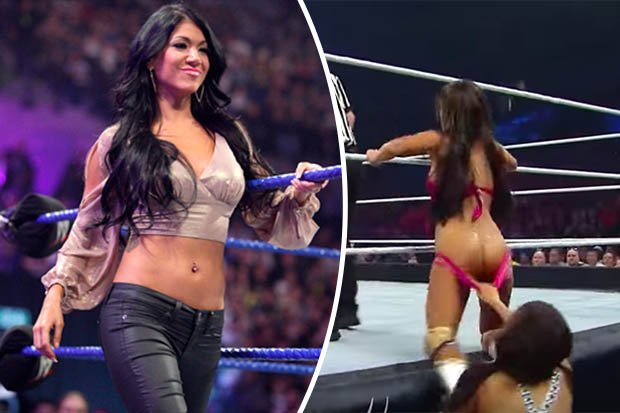 Diva : WWE Diva exposes bare bum knickers pulled live fight | Scoopnest 