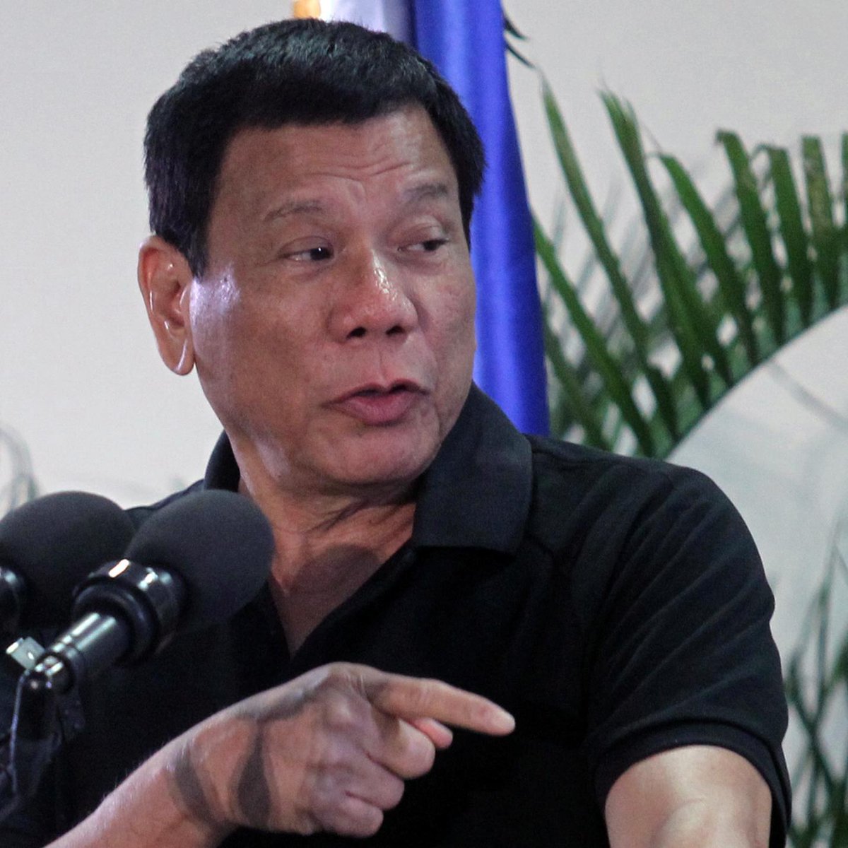 VICENews's tweet photo. Philippines President Rodrigo Duterte wants to 'slaughter' drug addicts like Hitler killed Jews https://t.co/Bhq5za8yYf https://t.co/IE3KB91z1F