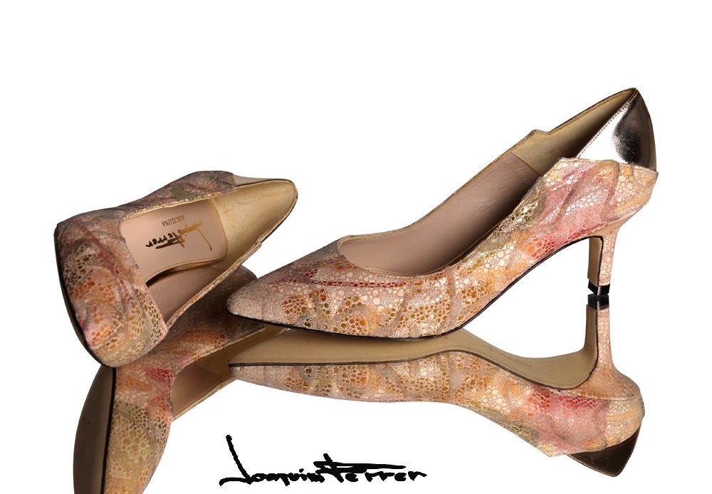 JFerrer_Spain's tweet photo. #Luxury #lowheel #pumps "Appoline" with floral print. https://t.co/zO27Bn0XBM  #joaquimferrer #barcelona #nudepumps #designershoes #chic https://t.co/NvA6Viq1Z9