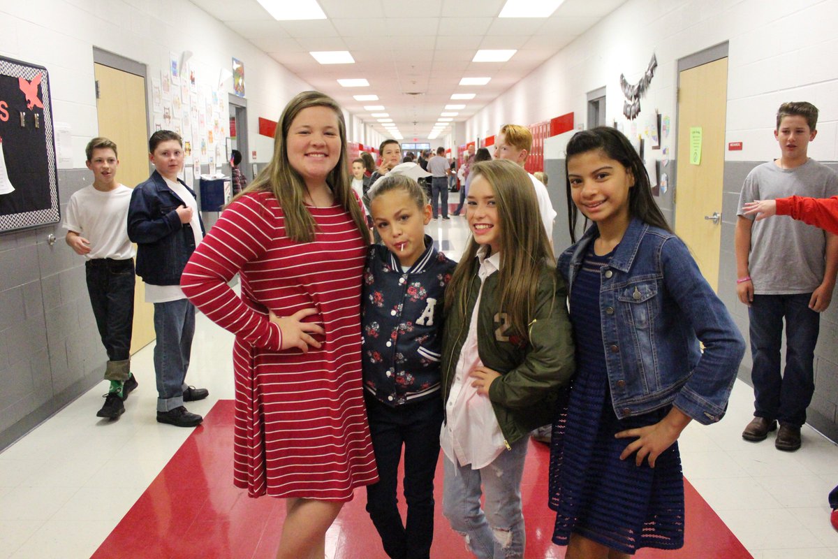 kburford702's tweet image. It's Outsiders day! The seventh graders went all out this year. #forjohnny #staygold @se4realhinton @OutsidersHouse