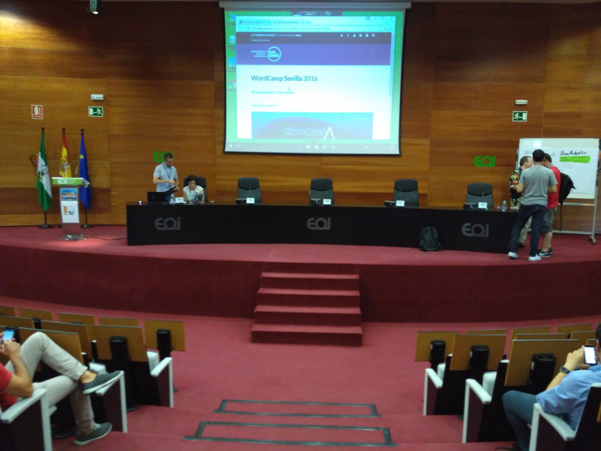 RafaelAltube's tweet photo. Esto comienza en na! #WordCampSevilla16 #Guadaltech https://t.co/62huB0R2Uh