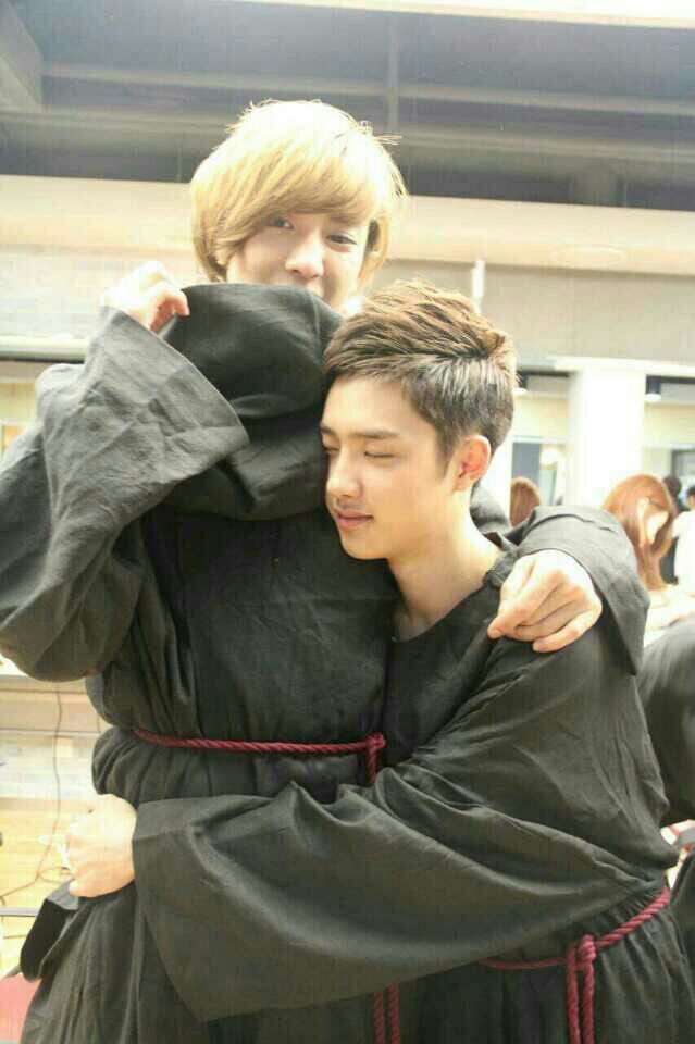 nanajaem_1308's tweet photo. ทำไมตัวเล็กอยู่ใกล้ใครคนไหน ก็จิ้นได้ แล้วโมเม้นก็ได้แบบฟินๆเยอะมาก 555555 แต่แบคคืออะไร #sesoo #backdo #kaido #chansoo https://t.co/DWyGvL0id8