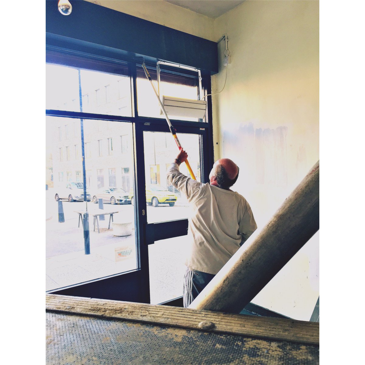 pearlhackwick's tweet photo. Tony always has the right tools for the job. #thepearl #hackneywick #hackney #coffeeshop #cafe #comingsoon #eastlondon #ldn #painting #bar https://t.co/SyKqiBRu4O