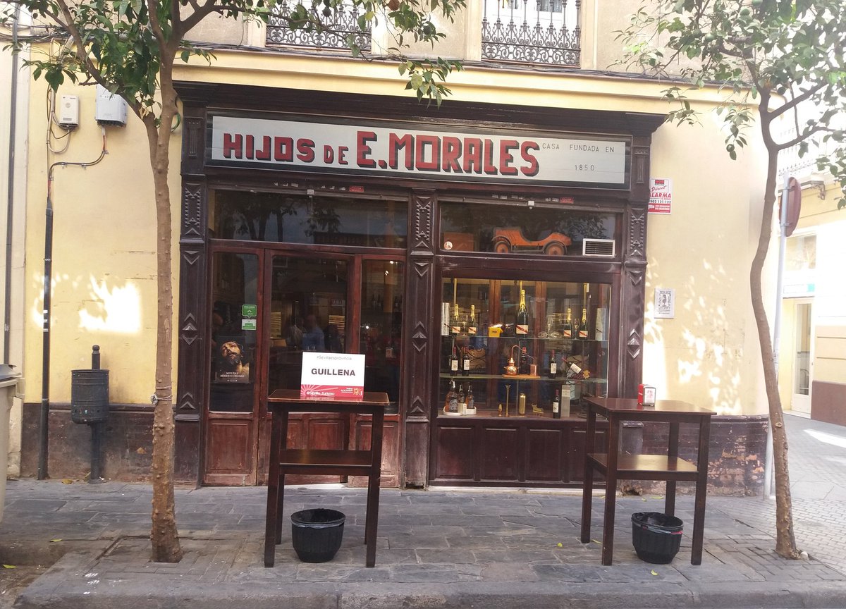 cristinaboa19's tweet photo. Guillena probando el mejor Vino de Sevilla en Bodeguita Morales. Que colocon compadre #Sevillaesprovincia @Sevilla_Turismo @zerpanadamas https://t.co/sy6CbbJcrn