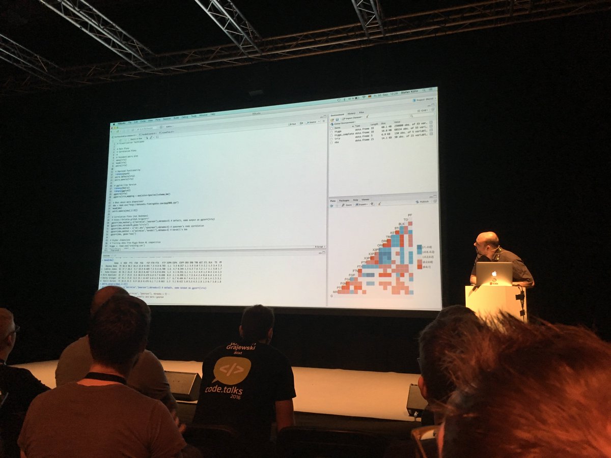 chrisdagardner's tweet photo. Visualisierung hoch dimensionaler Daten mit R und Python #codetalkshh https://t.co/FRnziDIu10