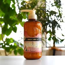 ahalobutteruk's tweet photo. Introducing #ahalobutter #richmoist #hairtreatment #slsfree #parabenfree #plantbased #nomineraloil #noartificialcolour #heatprotection https://t.co/WvYQ7tAq8H