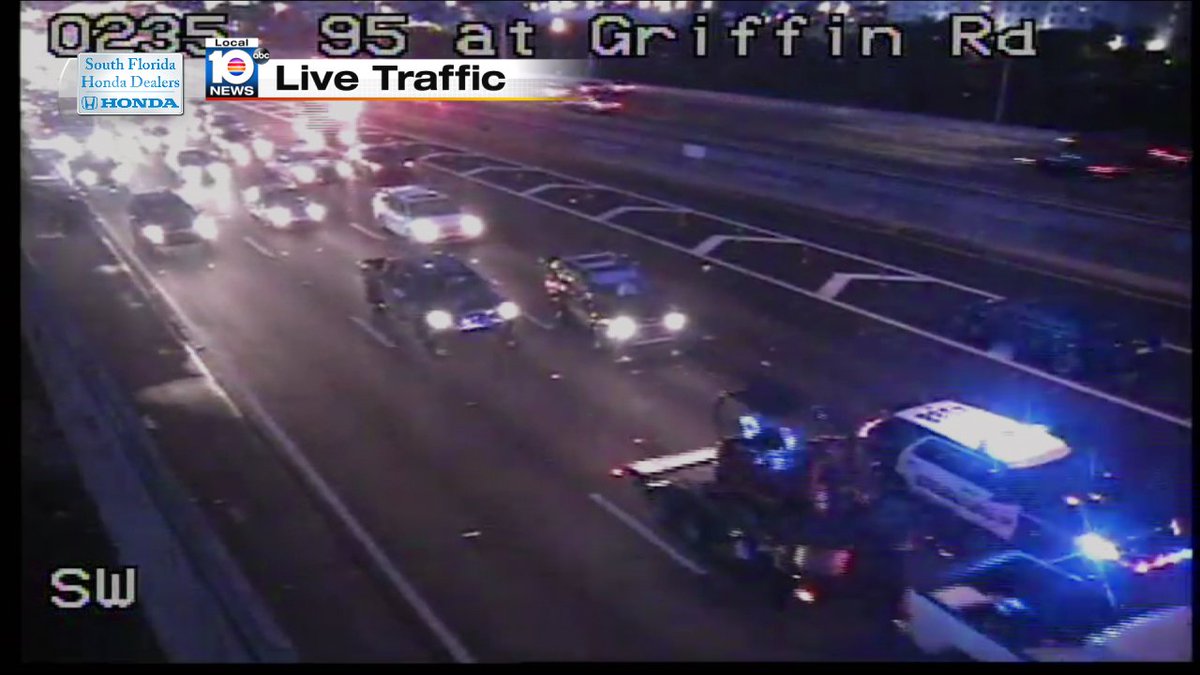 2 lanes blocked due to crash on I-95 NB at Griffin #traffic https://t.co/8v0yHccb1O